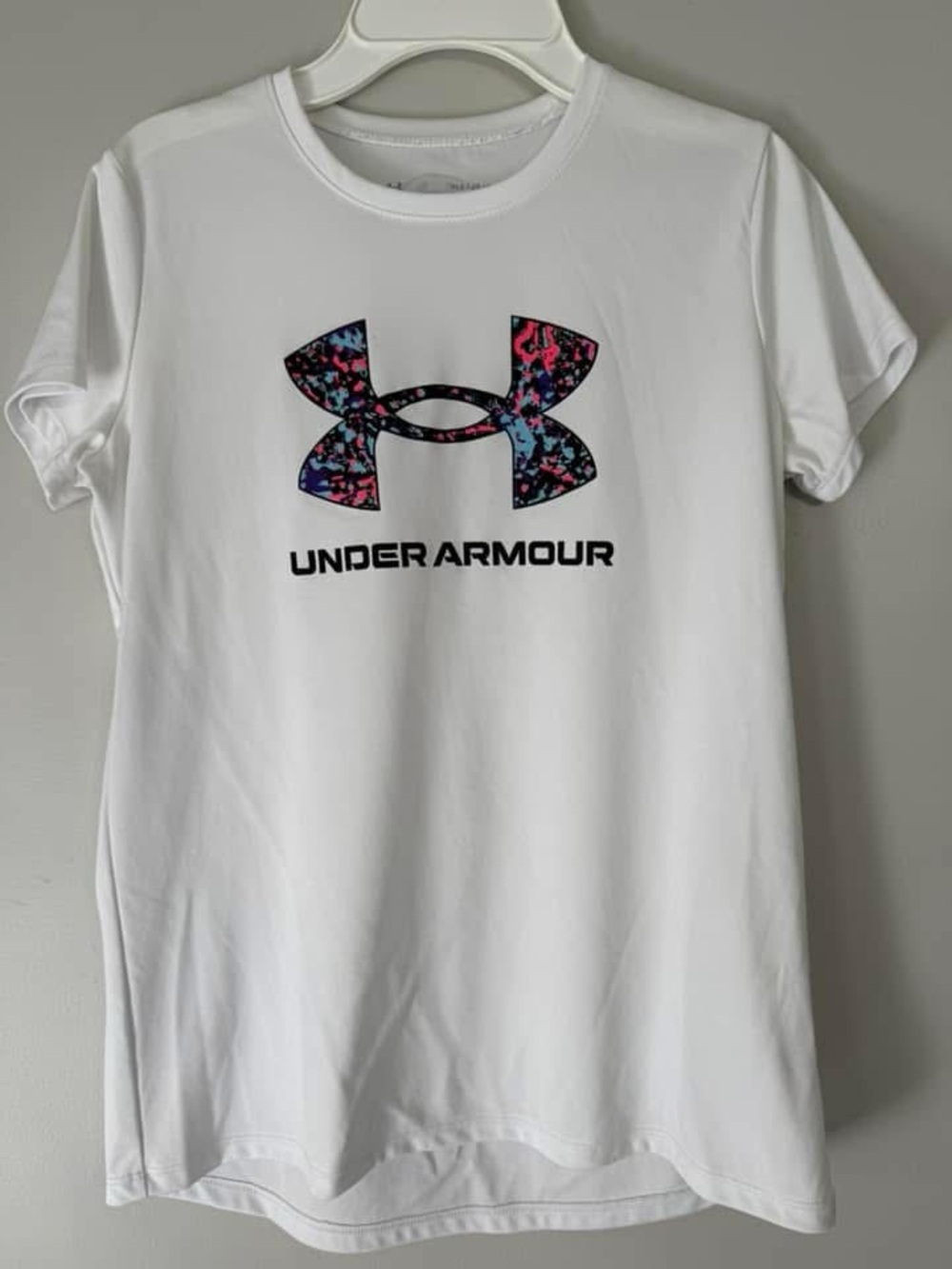 Under Armour Girls White Dri Fit Shirt Size Large *** Runs Big**